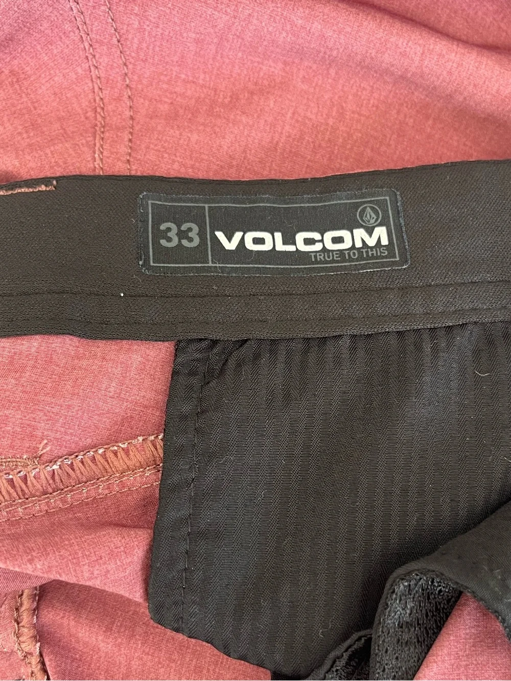 Volcom Men's Burgundy Flat-Front Shorts size 33